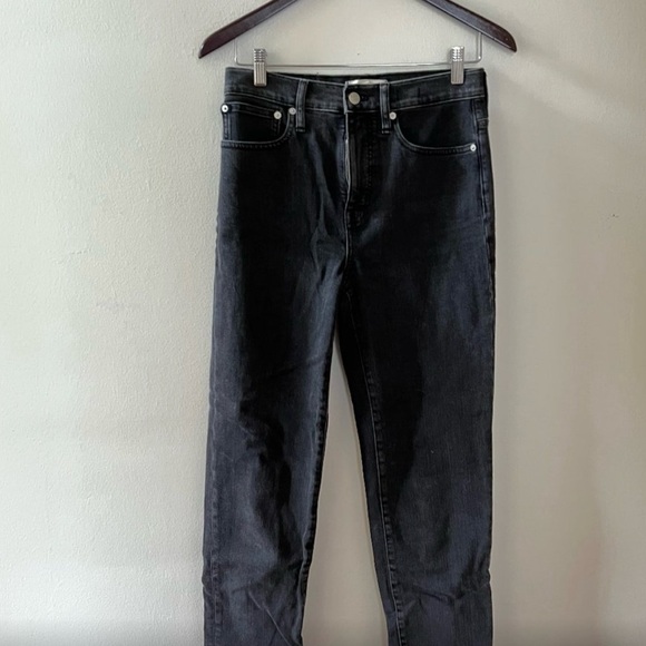 EUC Madewell Classic Straight in Lunar Wash Size US 26 (US 2, XS equivalent). - Picture 4 of 7